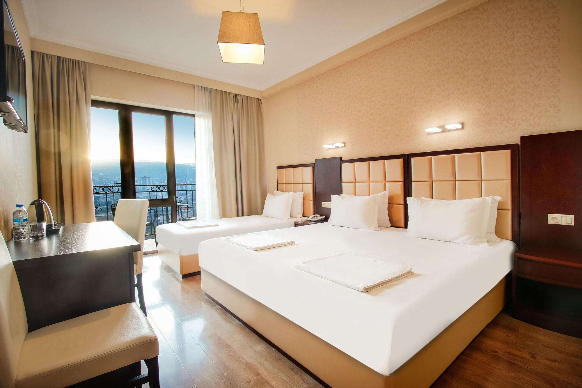 Hotel Gtm Plaza Tiflis Exterior foto