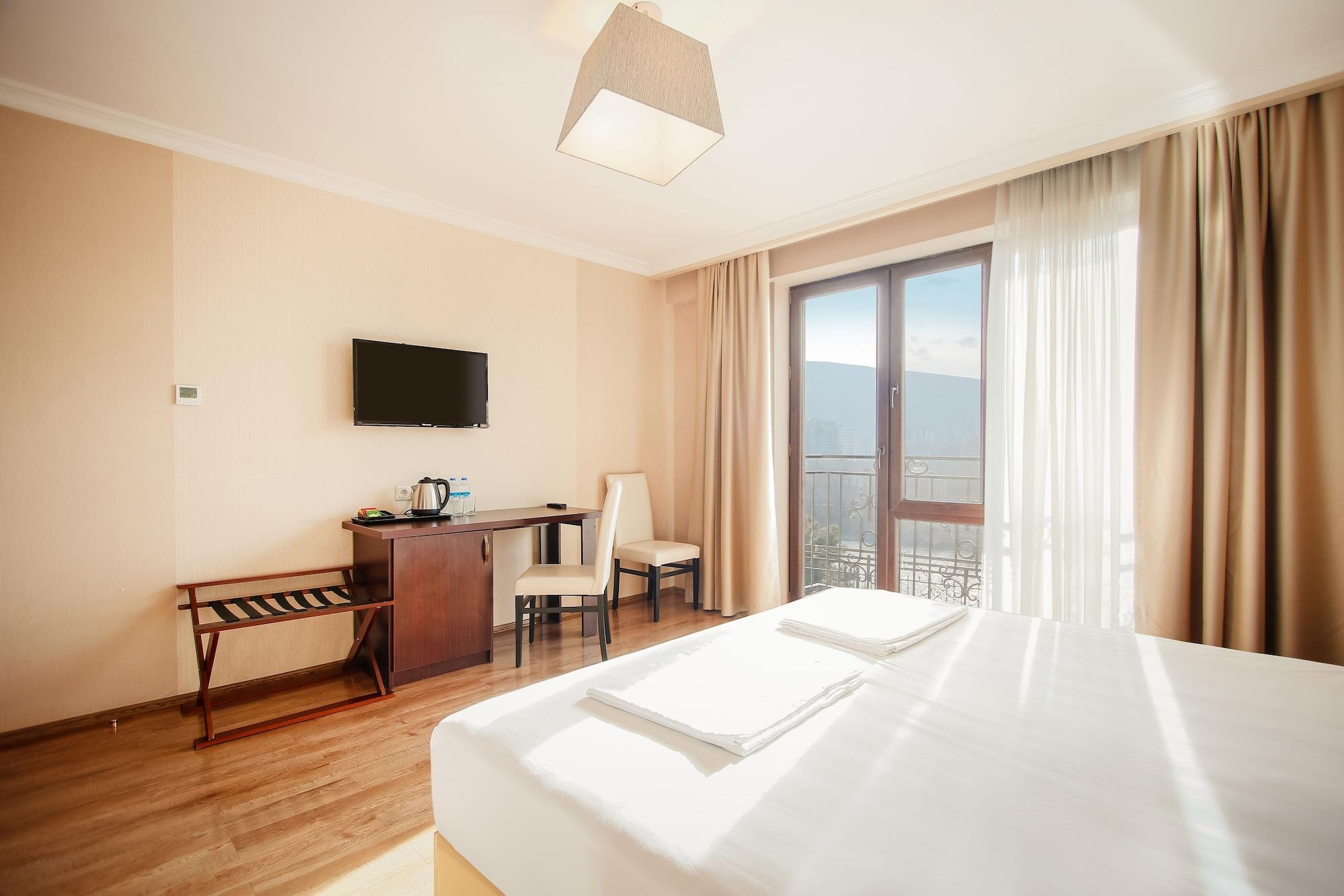 Hotel Gtm Plaza Tiflis Exterior foto