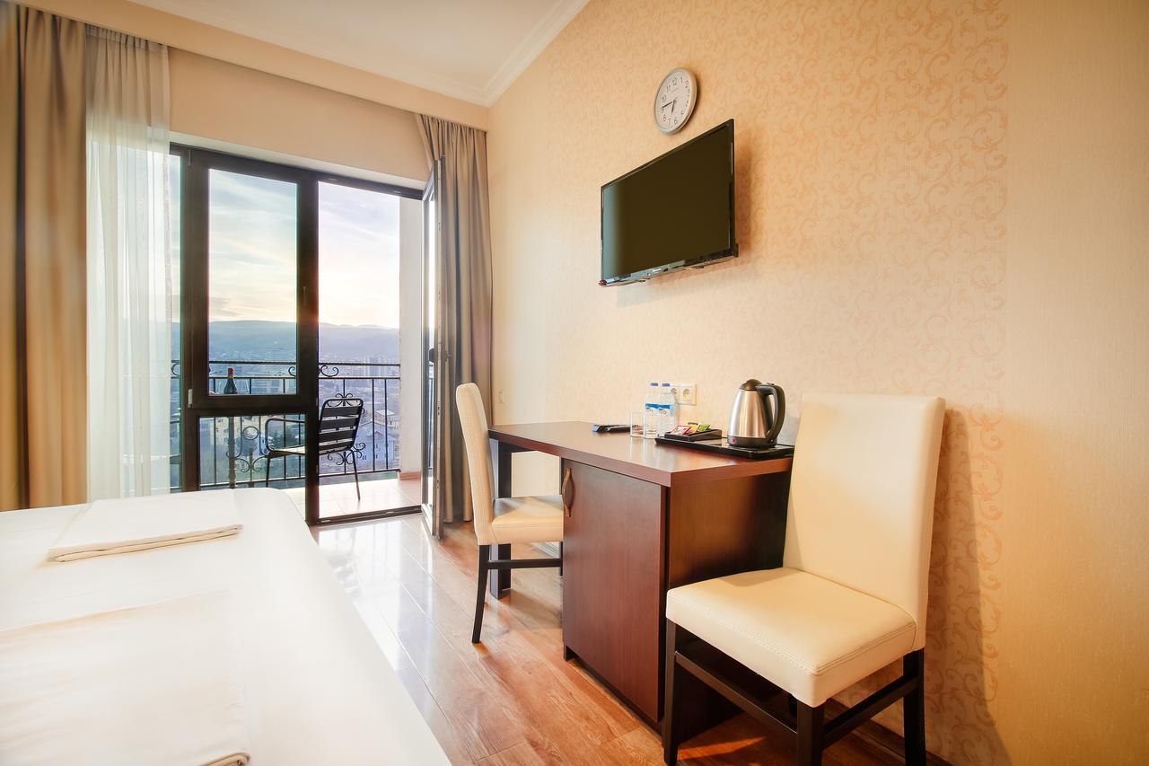 Hotel Gtm Plaza Tiflis Exterior foto