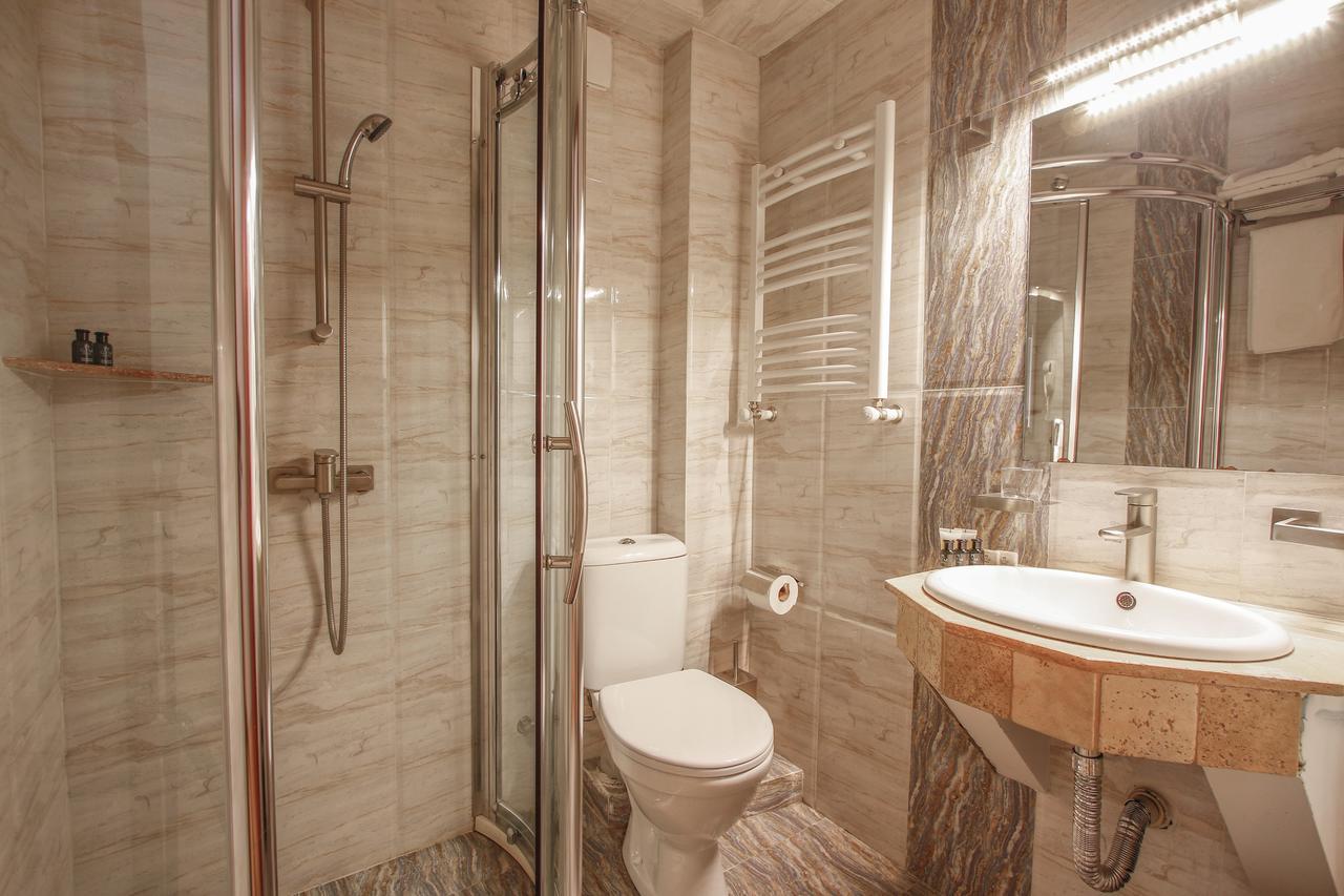 Hotel Gtm Plaza Tiflis Exterior foto