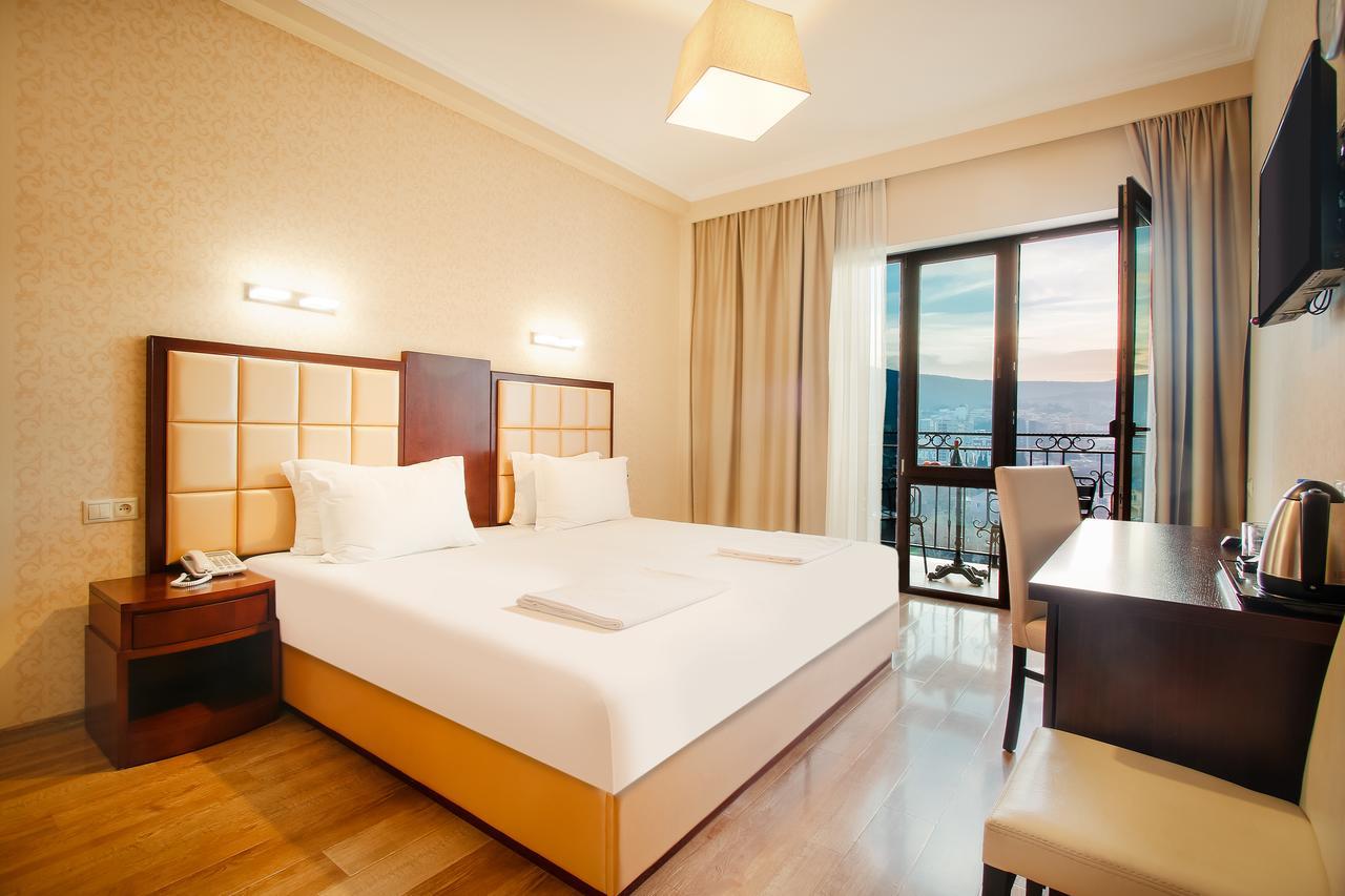 Hotel Gtm Plaza Tiflis Exterior foto