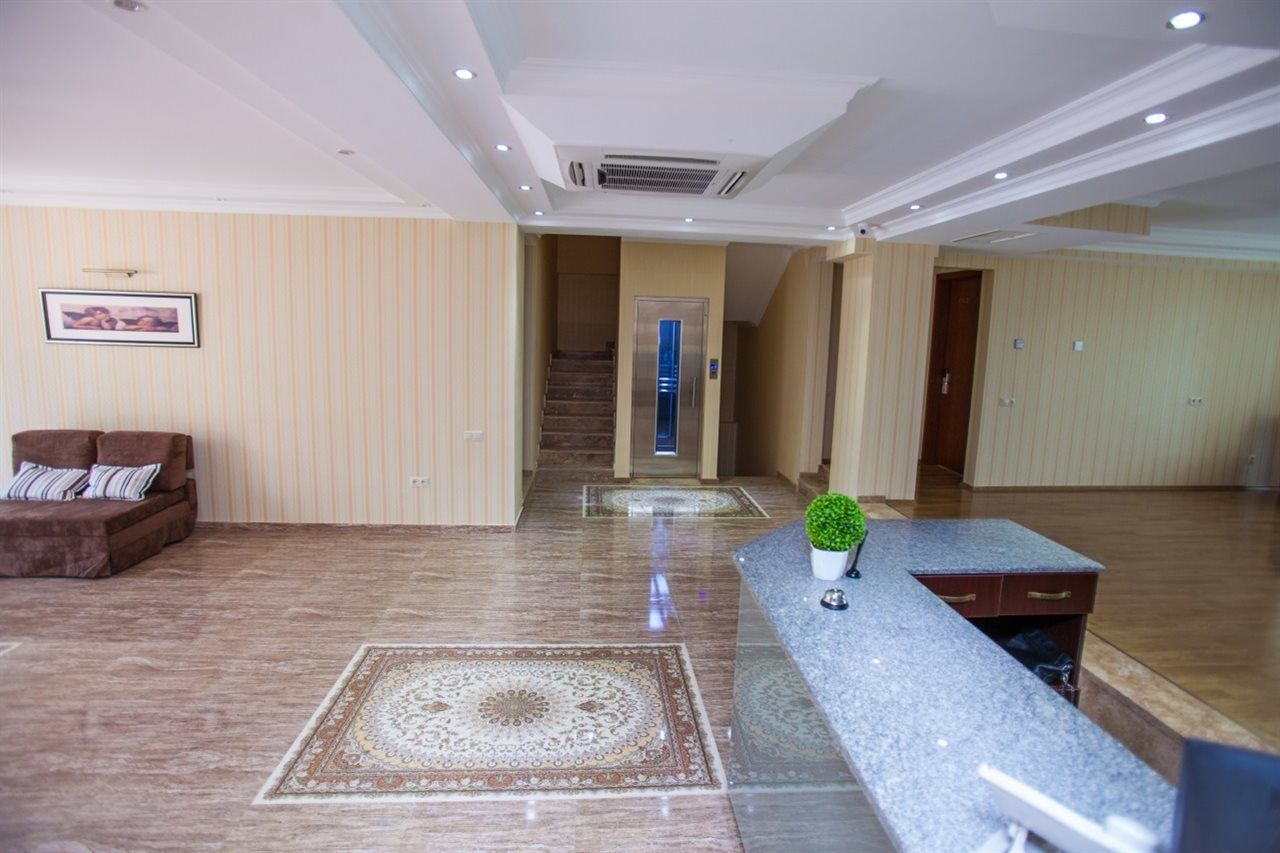 Hotel Gtm Plaza Tiflis Exterior foto