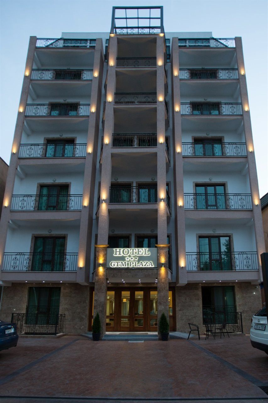 Hotel Gtm Plaza Tiflis Exterior foto